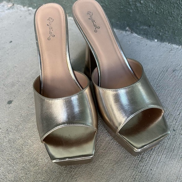 ✺ Champagne Platform Peep Toe Mule Heels - Picture 3 of 8